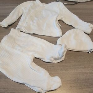 Gerber White Ribbed Baby 3-Piece Set (Top, Footed Pants, Hat)